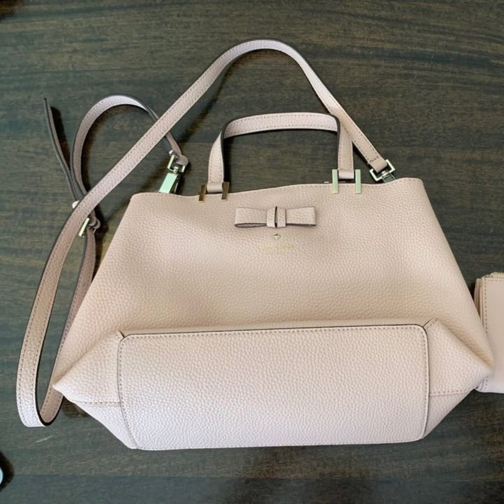 Kate Spade New York purse with matching wallet- like new